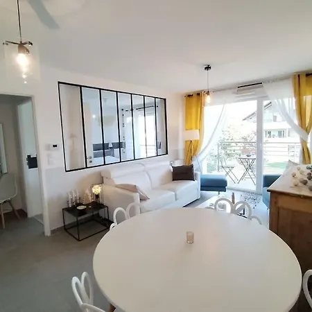 아파트 Flat Near Geneva *